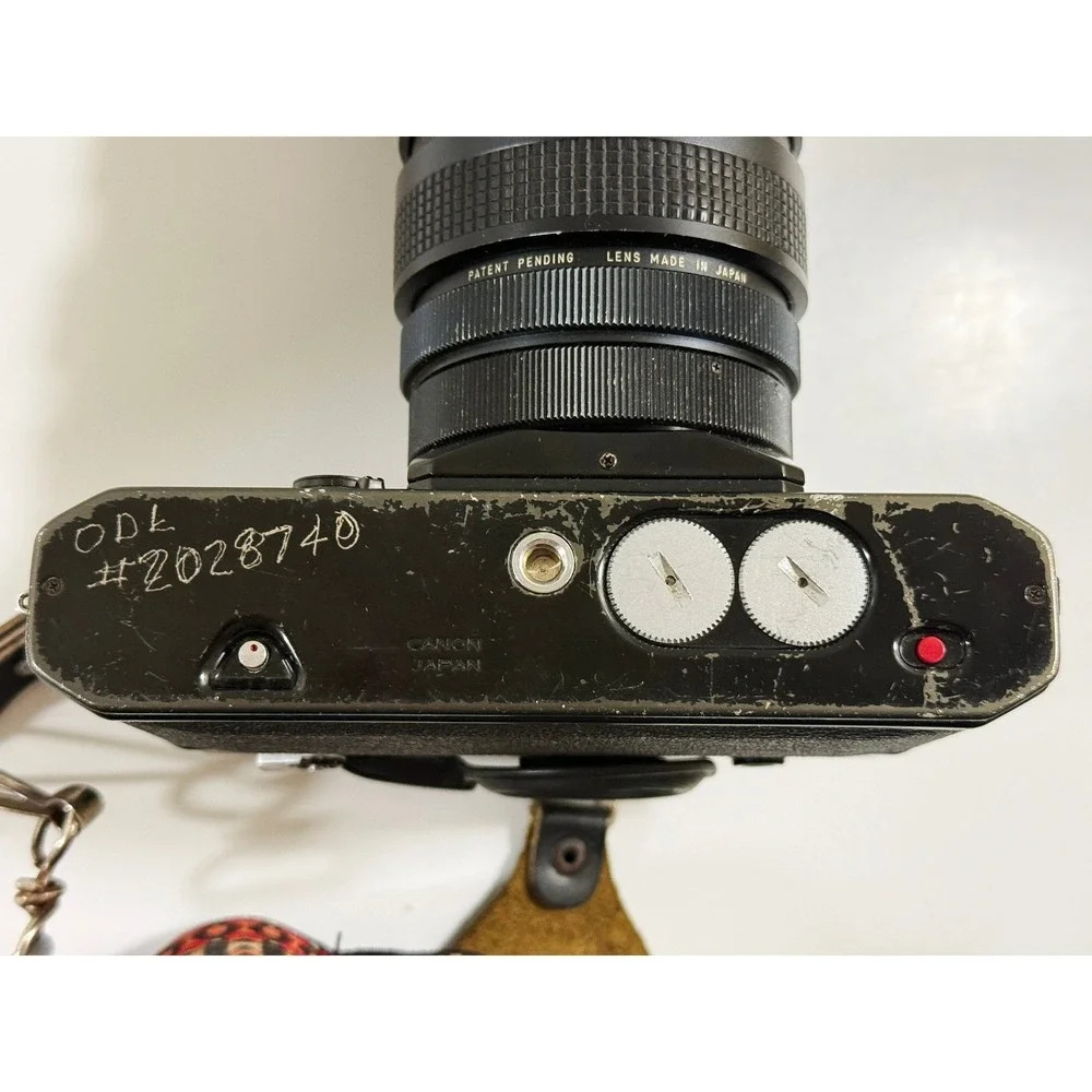 Canon EF 35mm‎ Film SLR Camera Black Vintage Macro 35-105mm Zoom Lens Strap